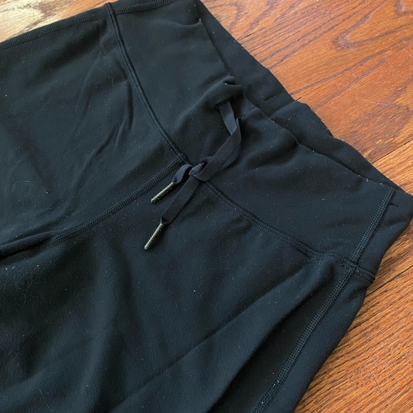 Lulu lemon black joggers size 4 - Picture 4 of 12